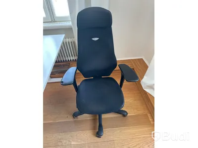 Skrivbord med kontorsstol