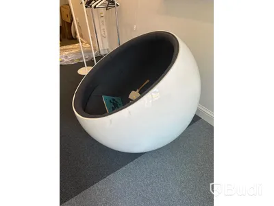 Trasig fåtölj