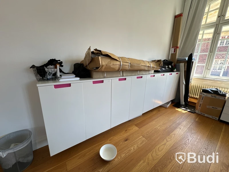 Vägghängd förvaringsmöbel