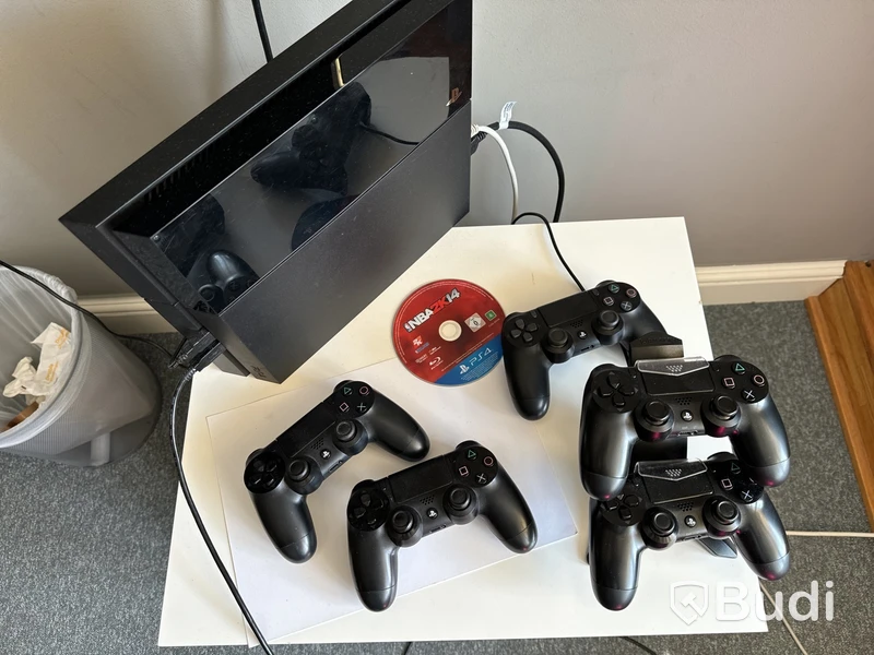 Spelkonsol, PlayStation 4 med 5 st. handkontroller