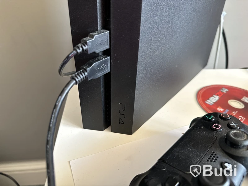 Spelkonsol, PlayStation 4 med 5 st. handkontroller