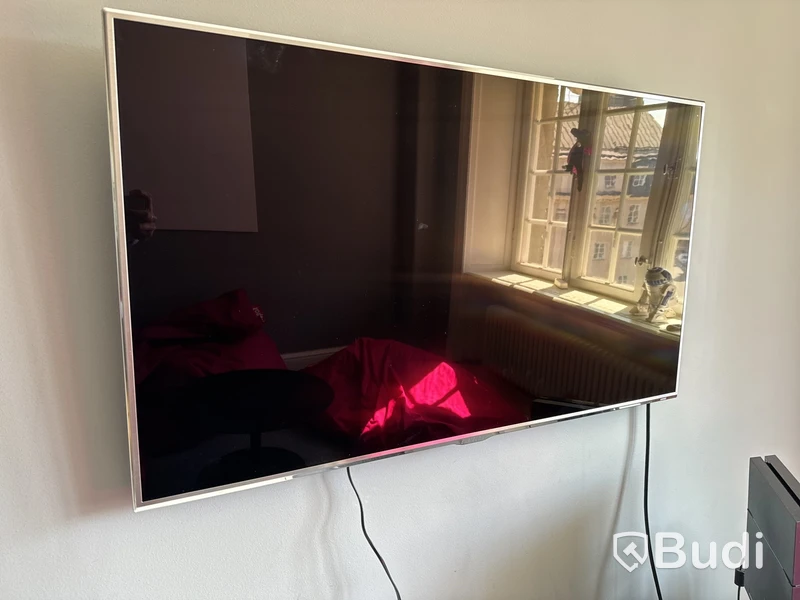 Samsung-TV med väggfäste