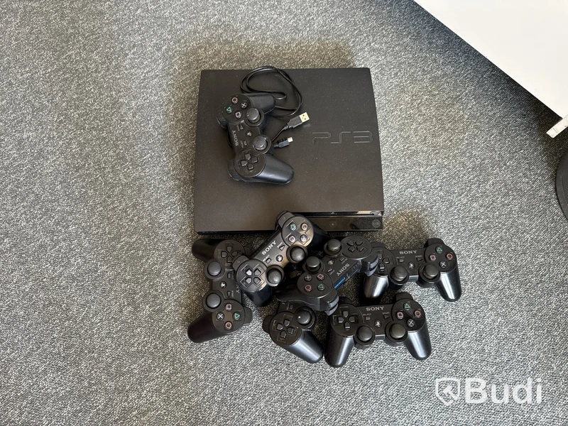 Spelkonsol, PlayStation 3 med 7 st. handkontroller. OBS! Saknar strömsladd.