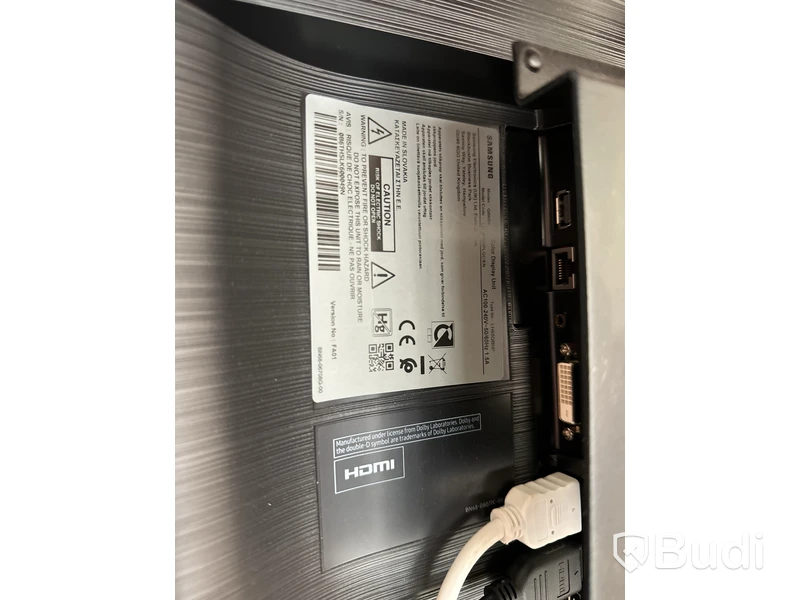 Samsung-TV på stativ