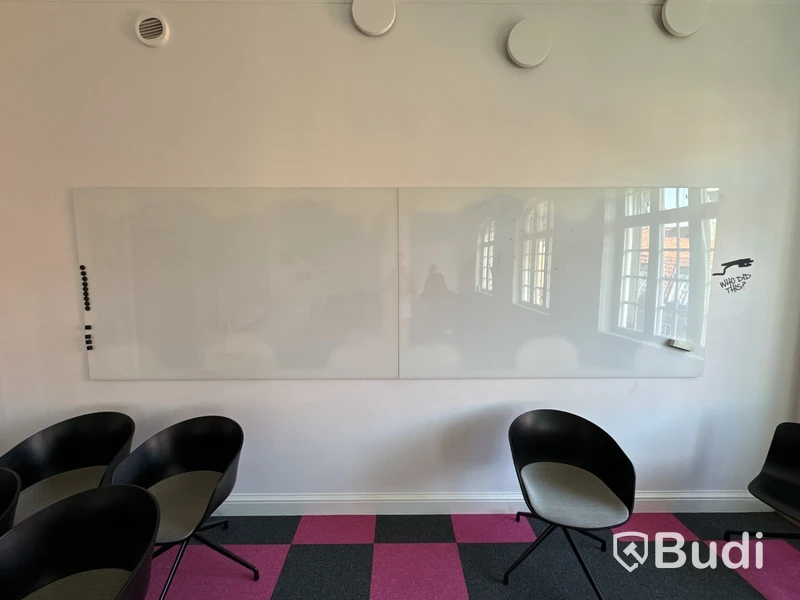 2 st. Whiteboards