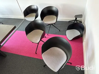 5 st. Konferensstolar, Hay OBS! En stol är trasig.