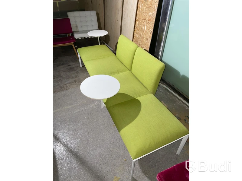 Soffa med bord