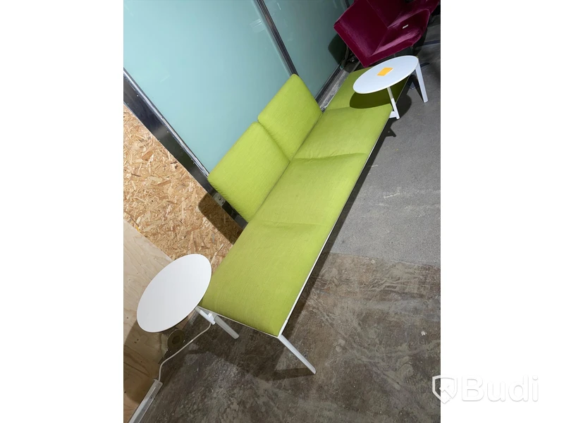 Soffa med bord