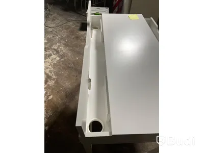 Mindre skrivbord vitt