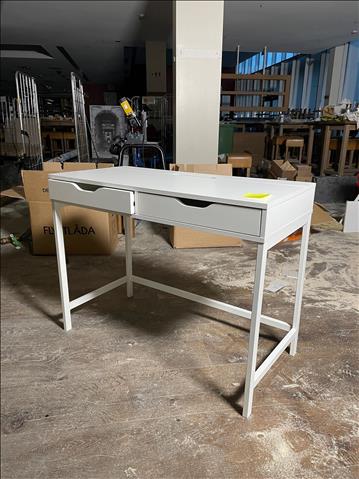 Mindre skrivbord vitt