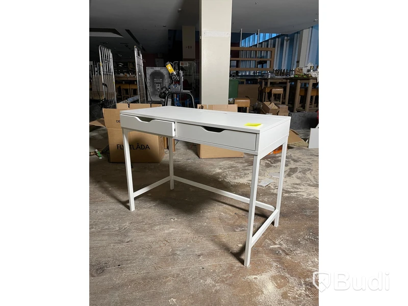 Mindre skrivbord vitt