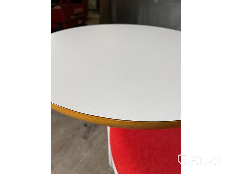 Sittmöbel med mindre bordsskiva