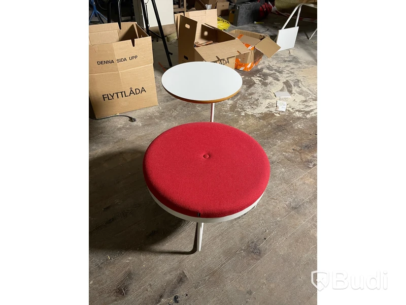 Sittmöbel med mindre bordsskiva