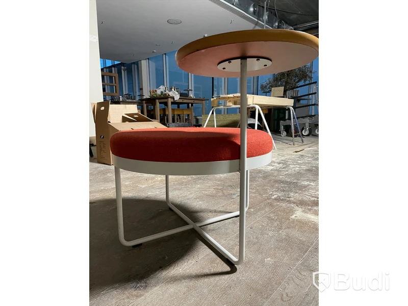 Sittmöbel med mindre bordsskiva