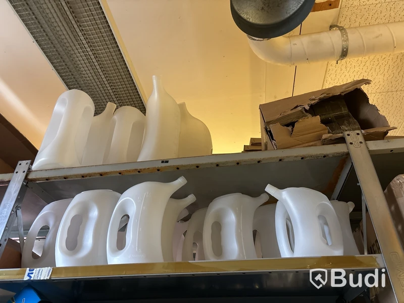 Stort varulager med nya verktyg och tillbehör