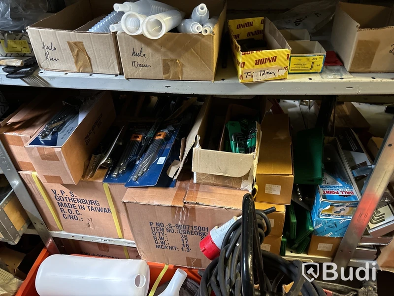 Stort varulager med nya verktyg och tillbehör