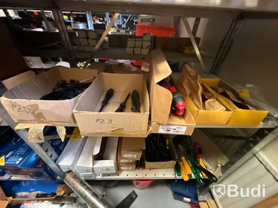 Stort varulager med nya verktyg och tillbehör