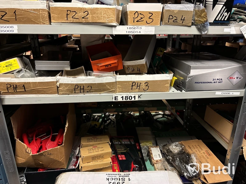 Stort varulager med nya verktyg och tillbehör
