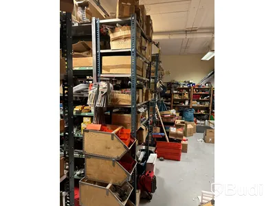 Stort varulager med nya verktyg och tillbehör