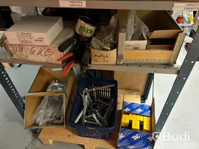 Stort varulager med nya verktyg och tillbehör