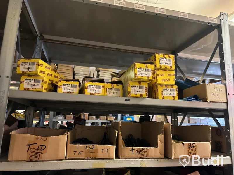 Stort varulager med nya verktyg och tillbehör