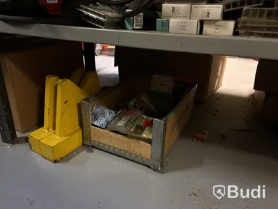 Stort varulager med nya verktyg och tillbehör
