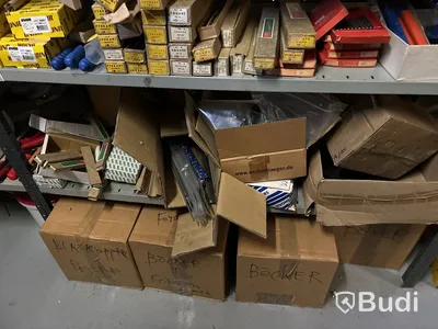 Stort varulager med nya verktyg och tillbehör