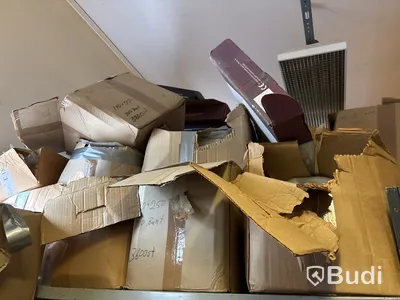 Stort varulager med nya verktyg och tillbehör