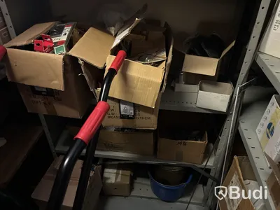 Stort varulager med nya verktyg och tillbehör
