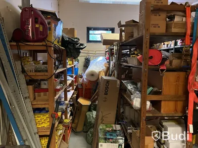 Stort varulager med nya verktyg och tillbehör