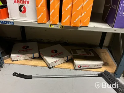 Stort varulager med nya verktyg och tillbehör
