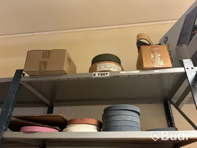Stort varulager med nya verktyg och tillbehör