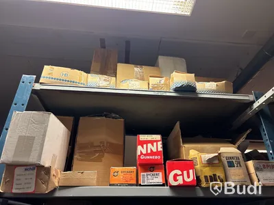 Stort varulager med nya verktyg och tillbehör
