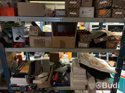 Stort varulager med nya verktyg och tillbehör