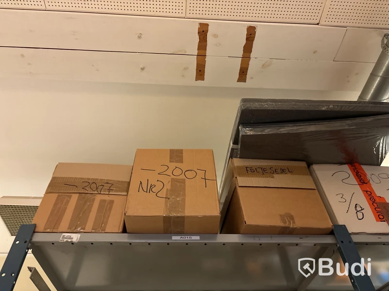 Stort varulager med nya verktyg och tillbehör