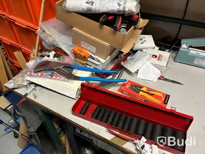 Stort varulager med nya verktyg och tillbehör