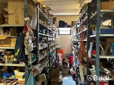 Stort varulager med nya verktyg och tillbehör