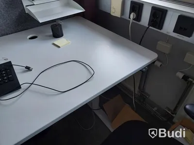 Skivbord, stol, skåp