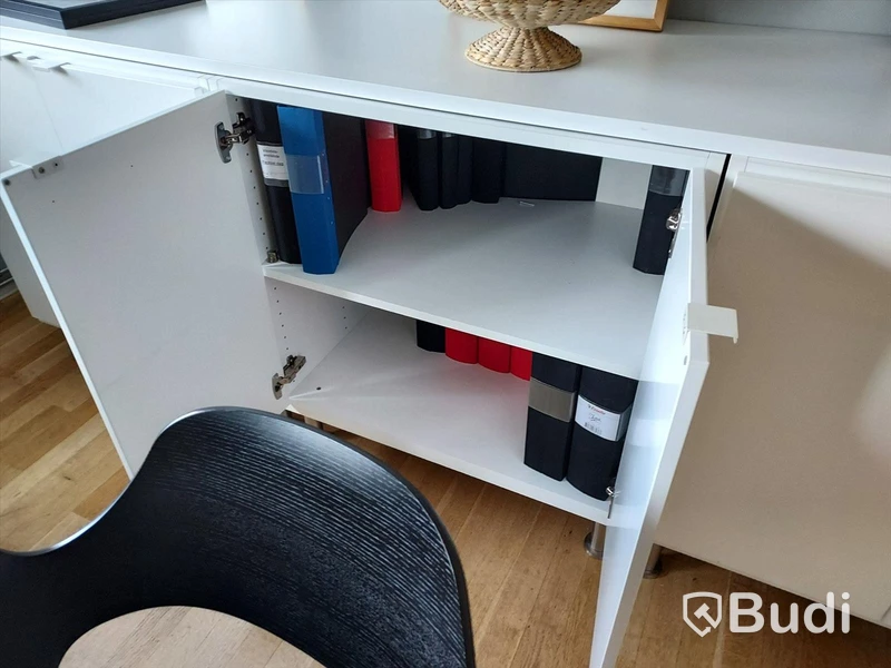 Stort konferensrum bord, stolar, Samsung m.m.