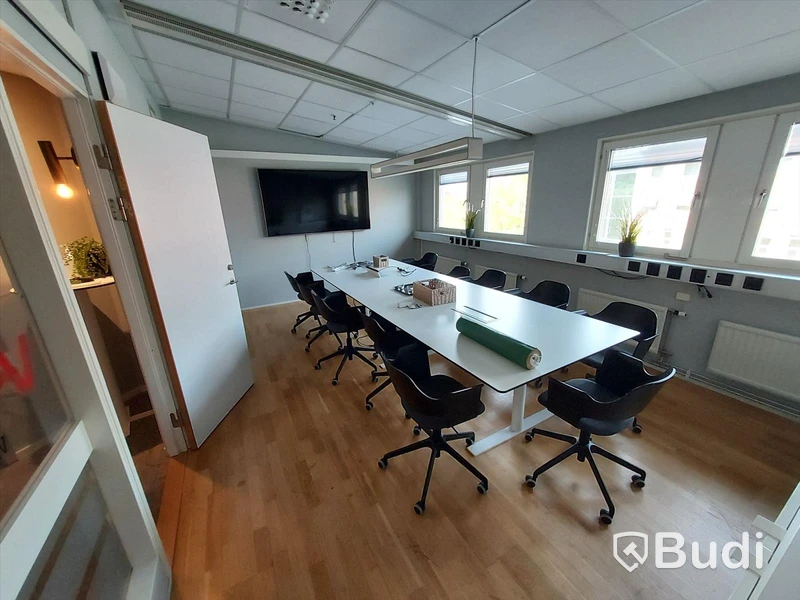 Stort konferensrum bord, stolar, Samsung m.m.