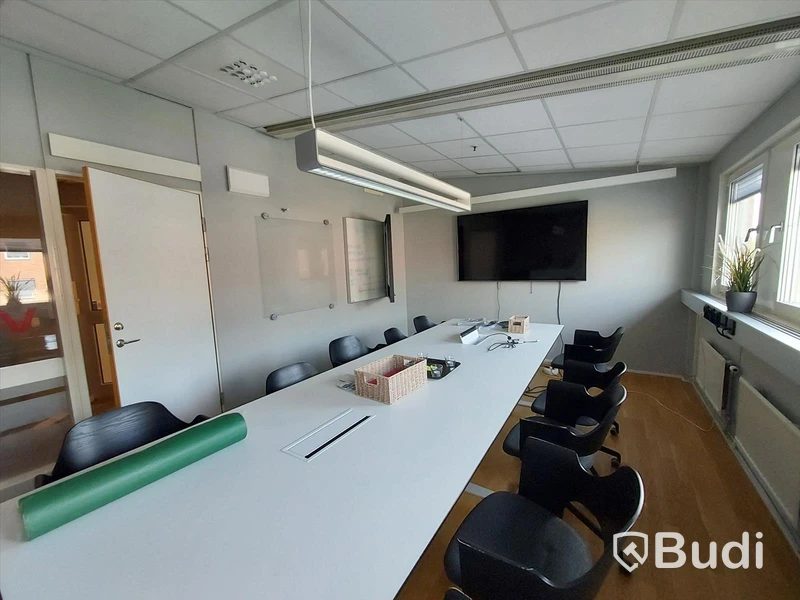 Stort konferensrum bord, stolar, Samsung m.m.