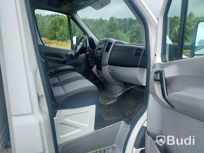 Volkswagen Crafter 35 2.0 TDI (163hk) - 2015 Volymskåp m dörrar bak