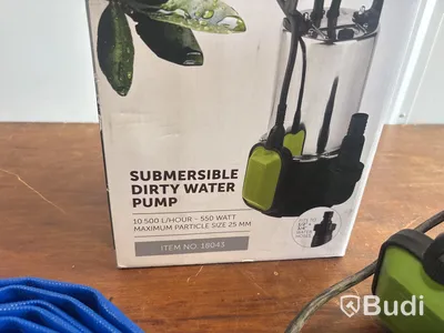 Dränkbar pump och avloppsrensslang