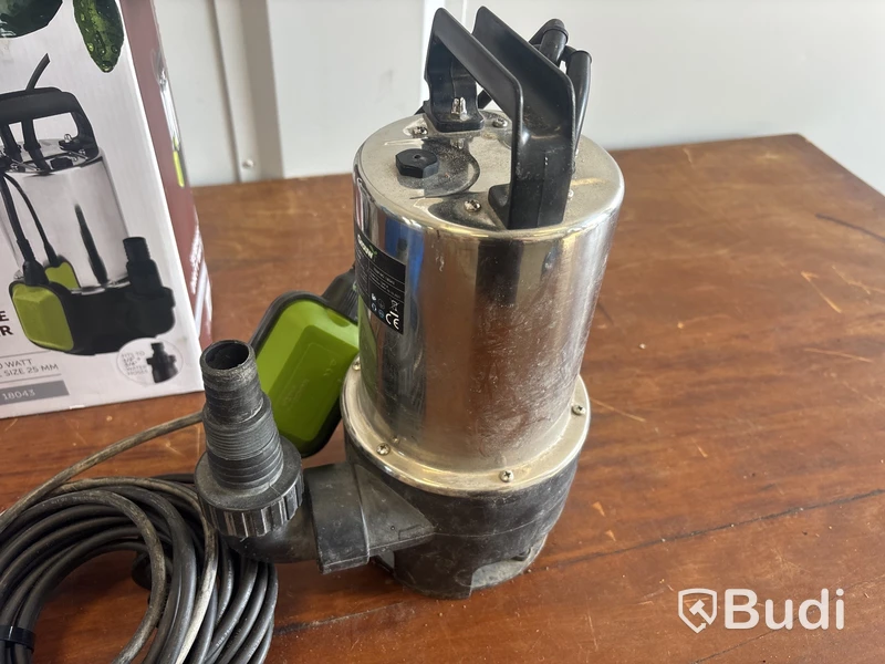 Dränkbar pump och avloppsrensslang