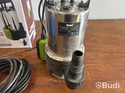 Dränkbar pump och avloppsrensslang