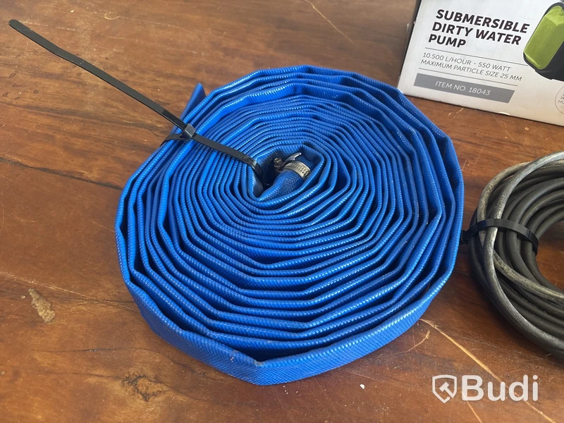 Dränkbar pump och avloppsrensslang