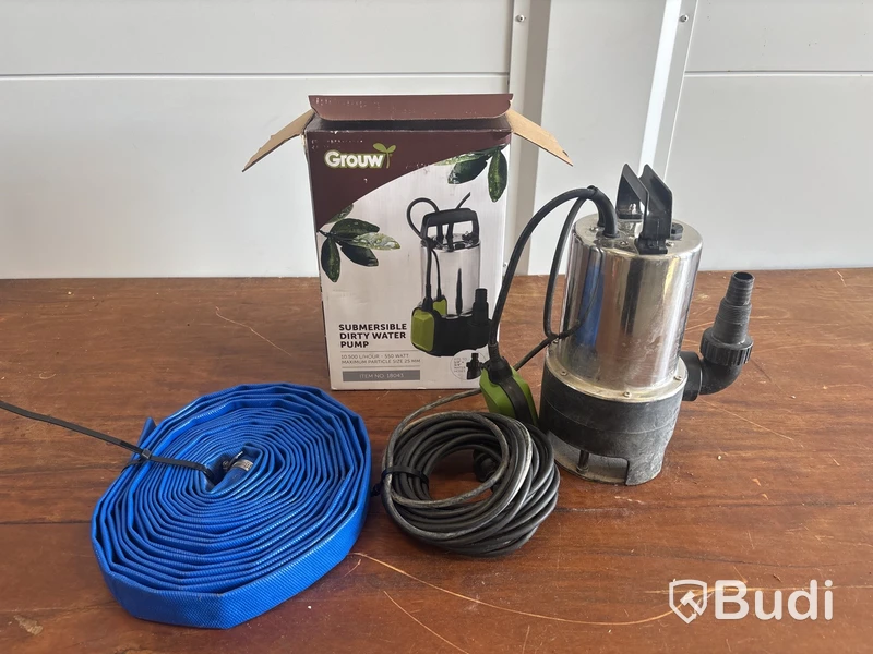 Dränkbar pump och avloppsrensslang