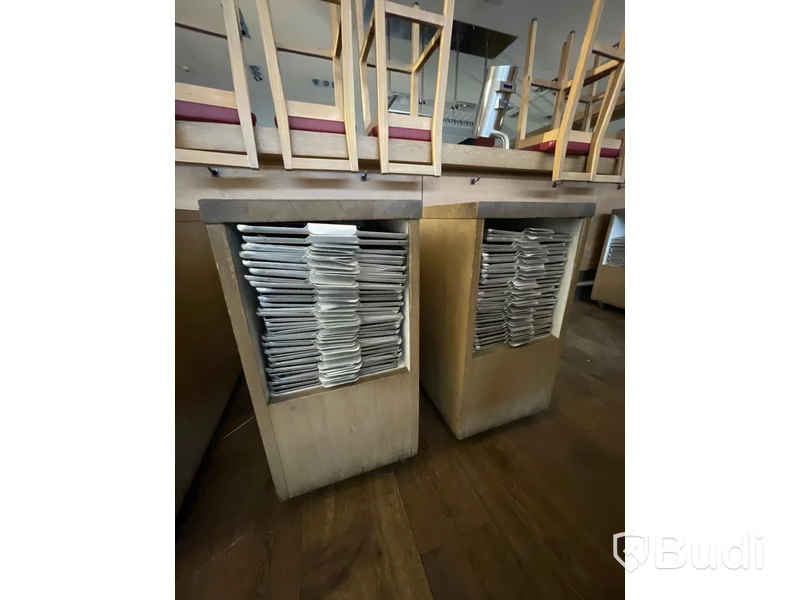 2st Brickvagnar med brickor