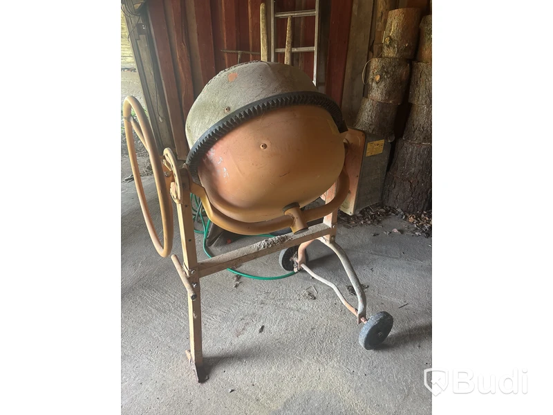Cementblandare Limex 125L, skottkärra, vattenslang.