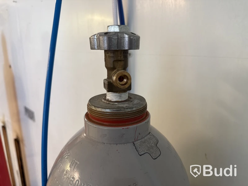 4 st kolsyretuber & kolsyreregulator